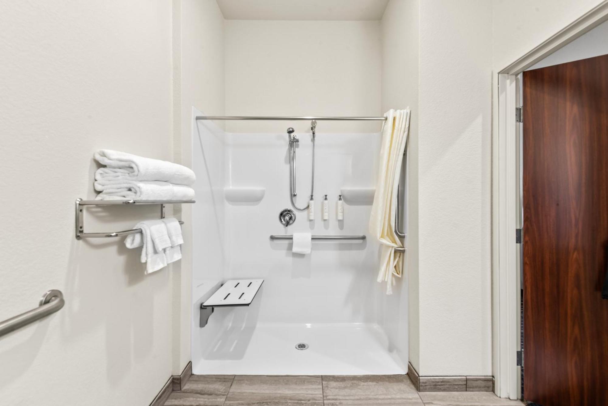 Cobblestone Hotel & Suites - フォーリー エクステリア 写真